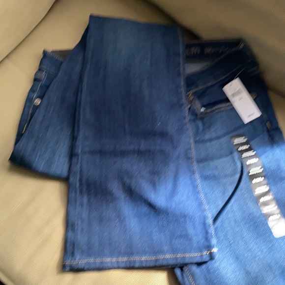 NWT GAP women’s, medium wash, skinny boot jeans, never worn. - Picture 3 of 5